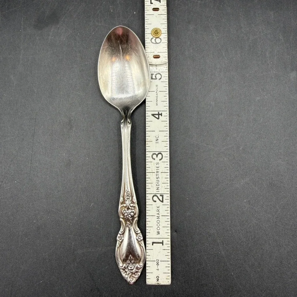 Vintage Oneida Louisiana Teaspoon Set 4 Piece Stainless Floral Ornate Community